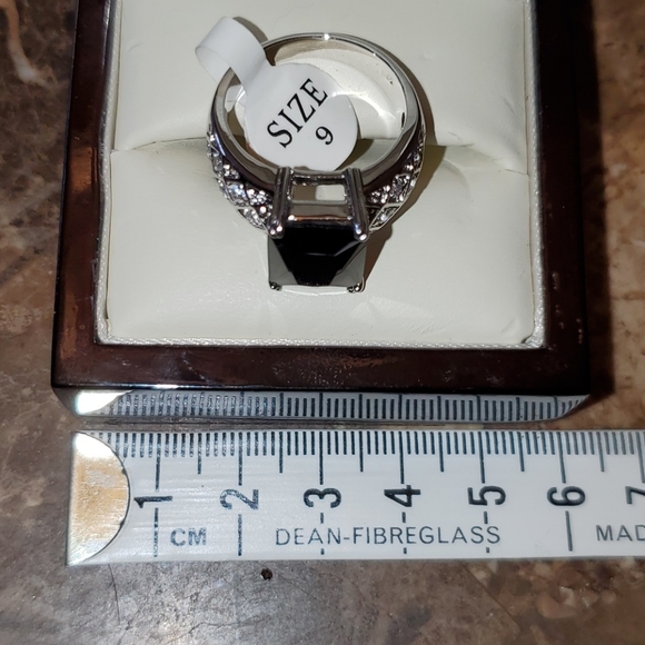 Silver Ring - Picture 4 of 4